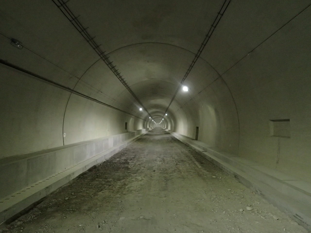 福岡322号八丁峠道路トンネル（朝倉地区）監査路設置外工事